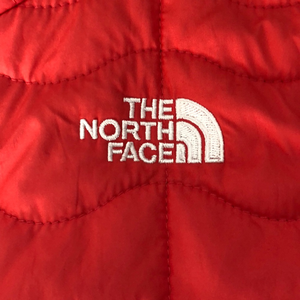 The North Face Women’s Puffy Jacket - Picture 3 of 5